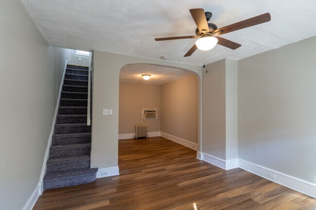 Building Photo - Passyunk West lovely two bedroom