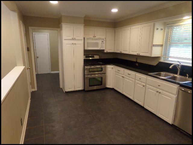 Building Photo - 4404 Greenway Dr