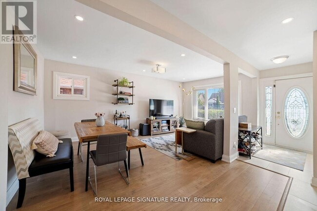 Photo du bâtiment - 1528 Pharmacy Ave