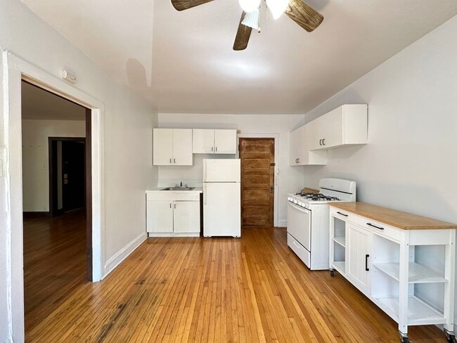 Building Photo - 3300 W Schubert Ave