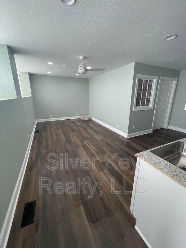 6 W Madison Ave Unit 6, Athens, TN 37303 Condo for Rent in Athens, TN