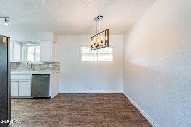 Building Photo - 4943 E Indian School Rd