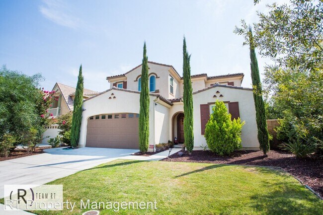 Foto del edificio - 5 br, 4.5 bath House - 16999 Nazare Dr