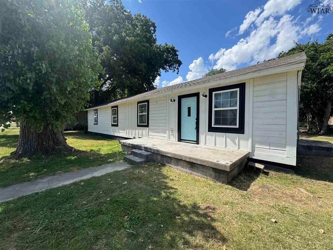 Foto principal - 106 E Williams Dr