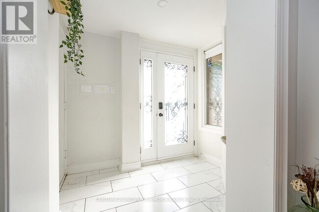 Photo du bâtiment - 75 Letty Ave