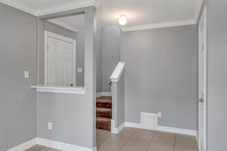 Building Photo - 1802 Eubanks St