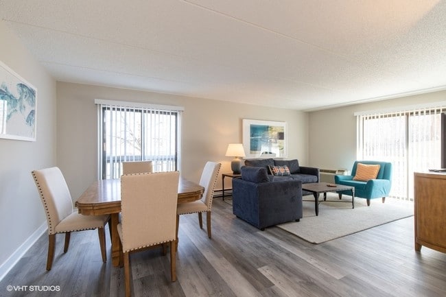 Luna Park Apartments Gurnee, IL