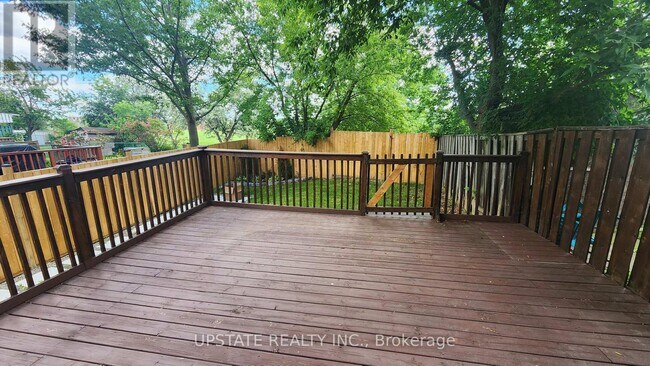 Building Photo - 217 Kingswood Dr