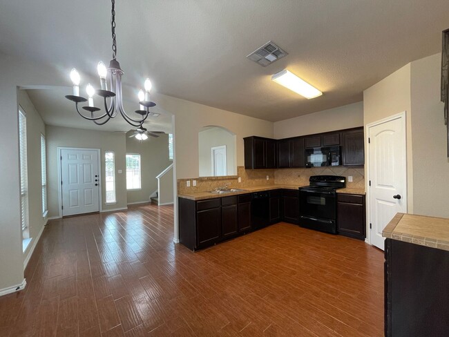 Building Photo - Townhome with attached double car garage