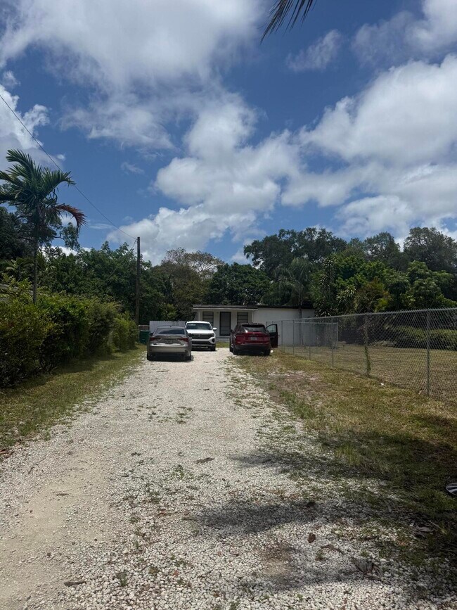 Foto del edificio - 6315 SW 32nd St