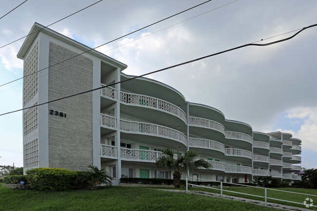 Foto del edificio - Lakeside Point Condominiums