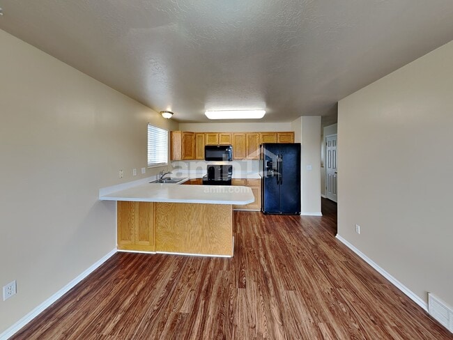 Building Photo - 1401 N 2225 W