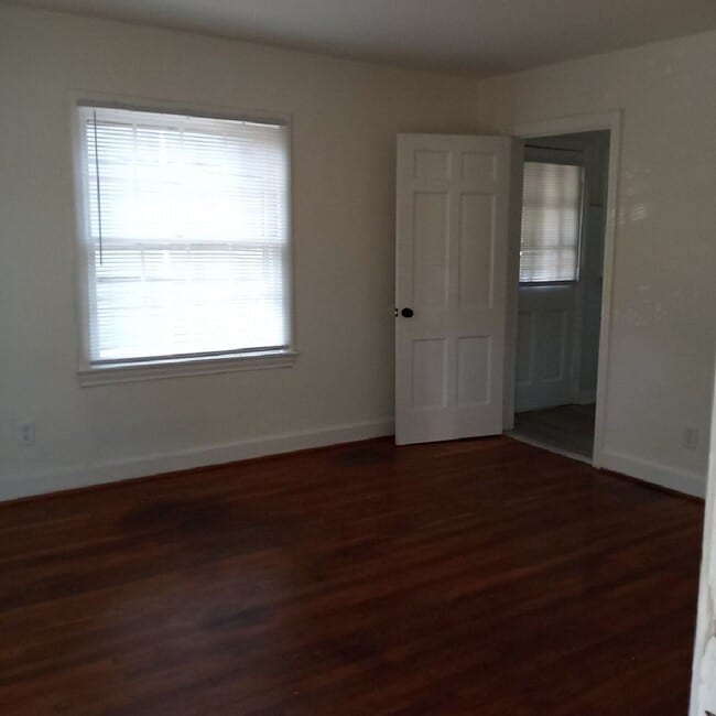 Photo - 1017 W End Blvd Apartment