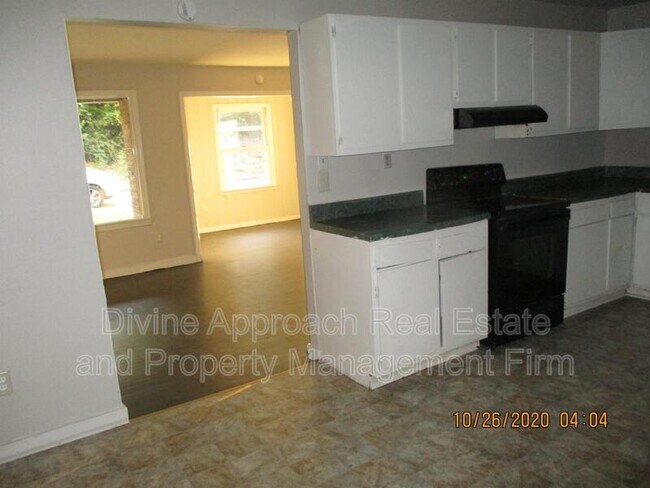 Building Photo - 1914 19th Ct N