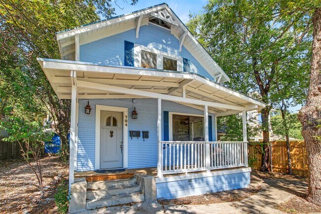 Building Photo - 704 Franklin Blvd