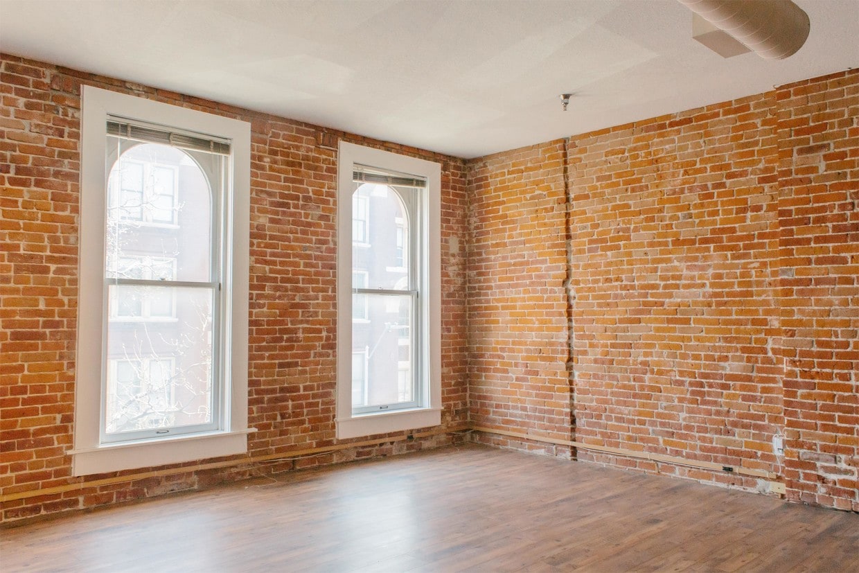 Primary Photo - 310 Delaware St