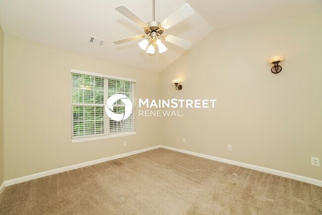 Foto del edificio - 3 Bedroom Pet-Friendly Home in Flowery Branch, GA with Main Street Renewal