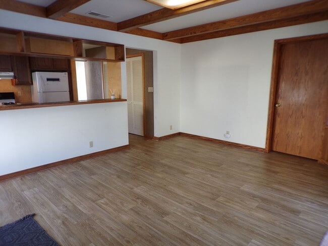 Building Photo - Light-Filled Home in Ideal Traverse City Neighborhood