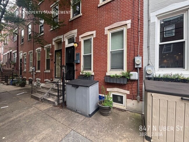 Building Photo - 847 N Uber St