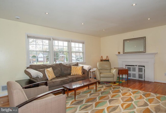 Foto del edificio - 7807 Hayfield Rd