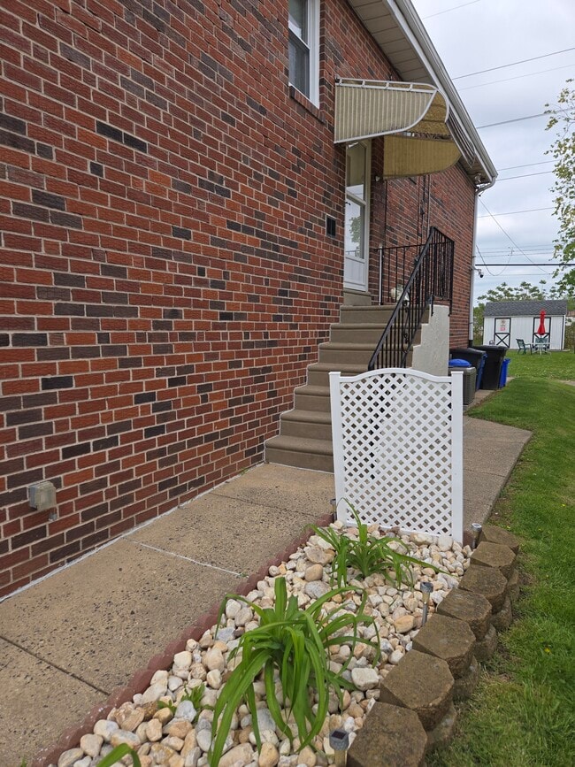 Building Photo - 1819 Beyer Ave