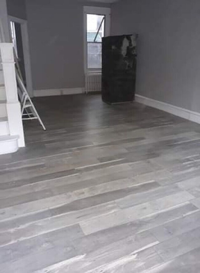 Building Photo - Rehabbed 2 Bedroom House with Bonus Room