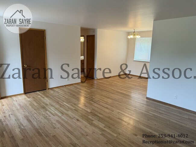 Building Photo - 215 - Perfect Location! Three Bedroom Charmer