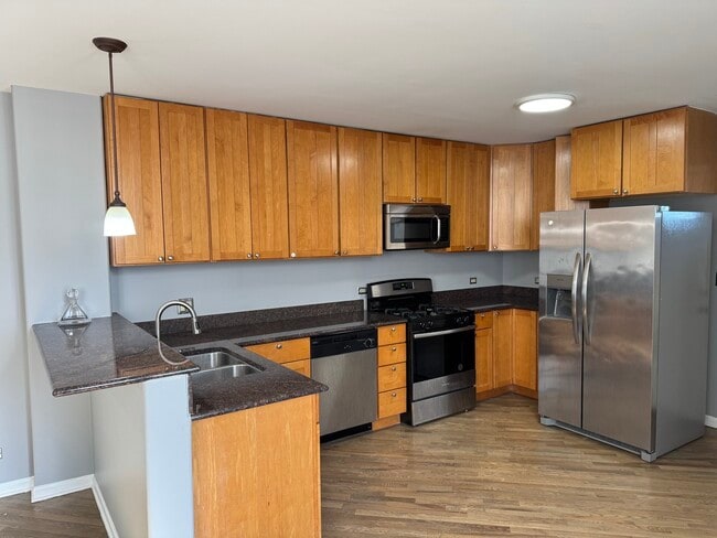 Building Photo - 542 E 48th St