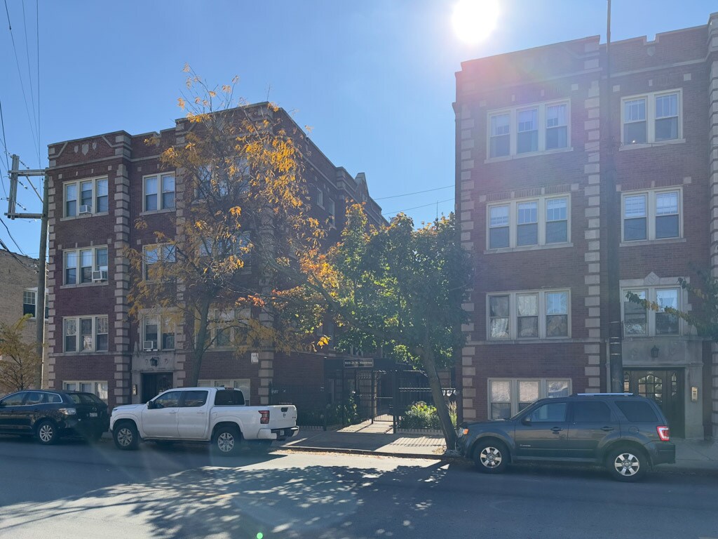 5115 W Montrose Ave Unit A2, Chicago, IL 60641 Condo for Rent in