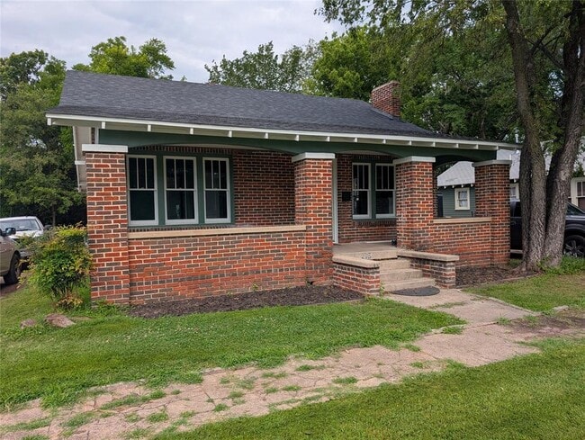 Building Photo - 216 N University Blvd