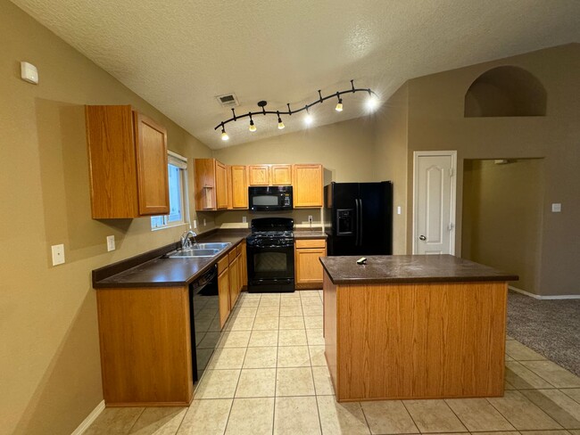 Building Photo - 3bed 2 bath 1575 sq ft home in Huning Ranc...