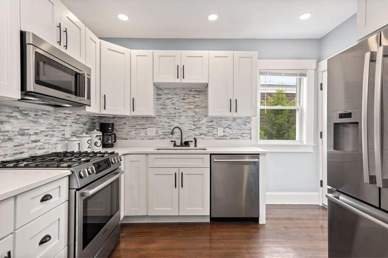 Primary Photo - 389 Centre St