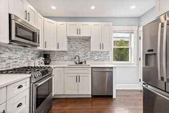 Building Photo - 389 Centre St