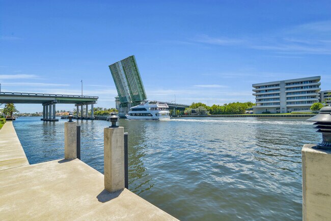 Building Photo - 1704 Del Haven Dr