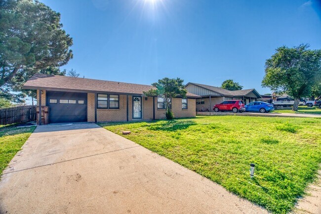 Foto del edificio - 2711 Cindy Ln