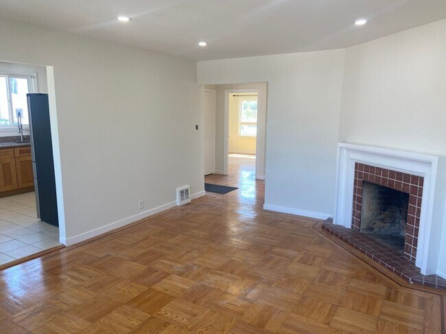 Foto del edificio - 1395 Oakdale Ave