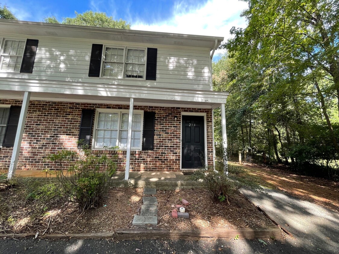 Foto principal - 254 Highland Park Dr