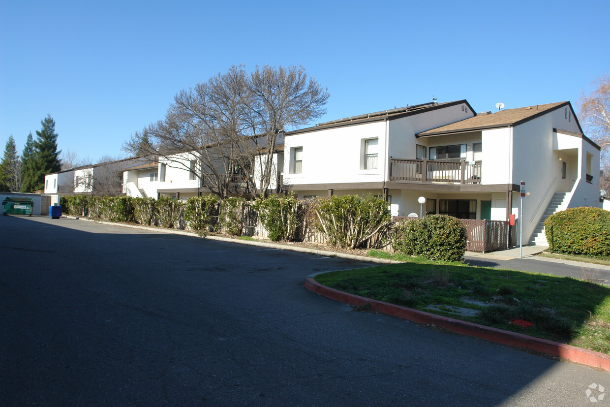 Building Photo - Lucian Manor Apartments