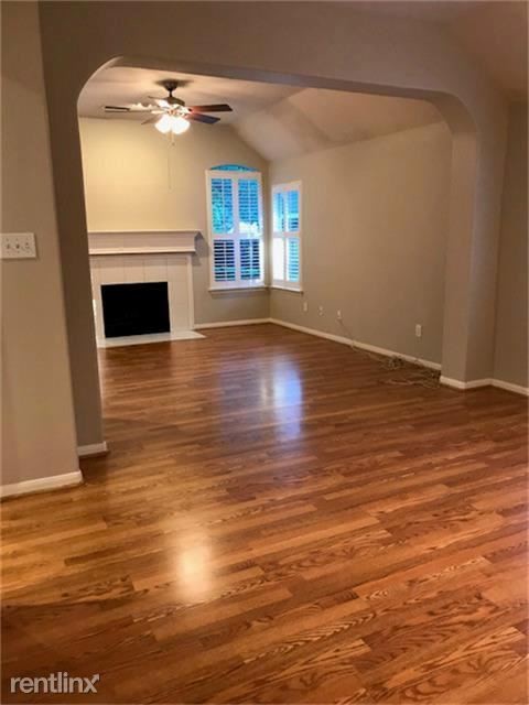 Foto del edificio - 31 Paddock Pines Pl