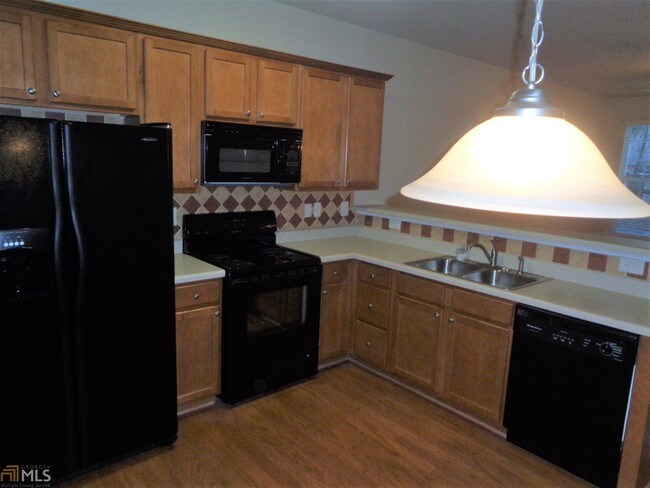 Building Photo - 950 Pierce Brennen Dr NE