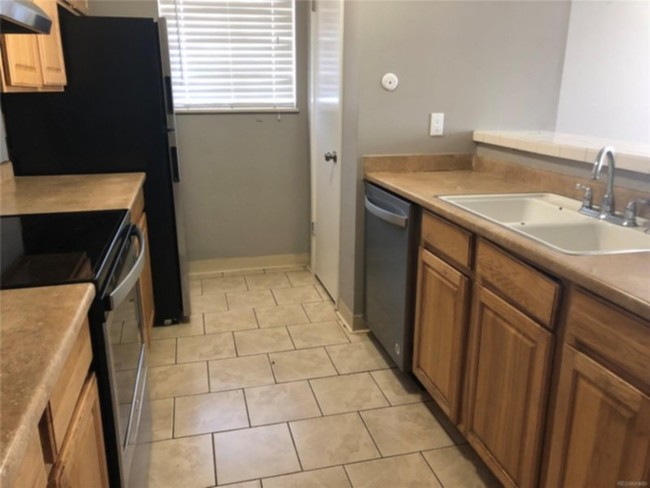 Building Photo - Section 8 welcome!!  3 bed 2 bath Condo wi...