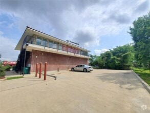 Building Photo - 501 E Davis St