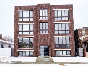 Building Photo - 2817 N 75th Ave