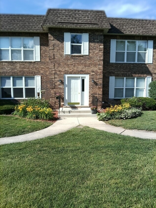 Primary Photo - 18535 Harwood Ave