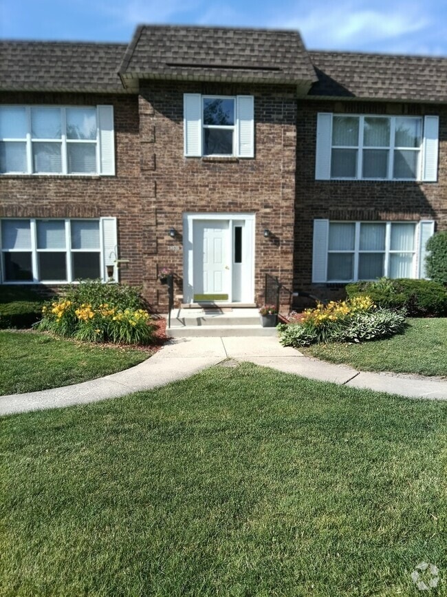Building Photo - 18535 Harwood Ave