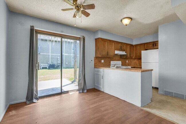 Foto del edificio - 8626 Lane Ave