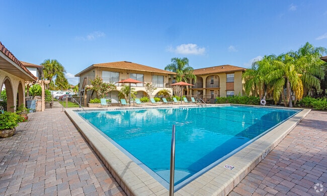 Piscina - Goldelm at Valencian