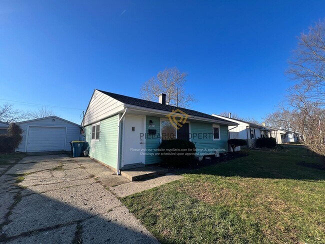 Building Photo - Updated, 2 Bedroom/1 Bathroom, Atomic Ranc...