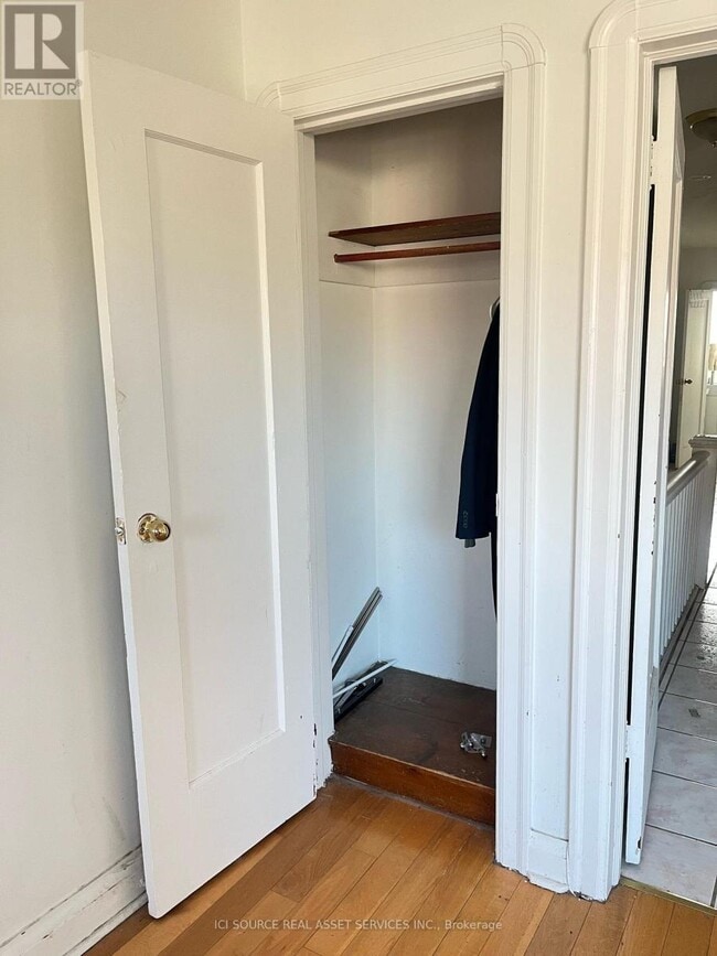 Building Photo - 56 Markham St