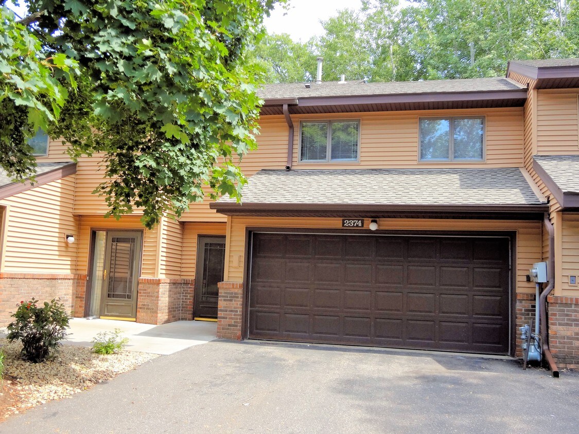 2374 Hillwood Dr, Maplewood, MN 55119 Townhouse for Rent in Maplewood, MN
